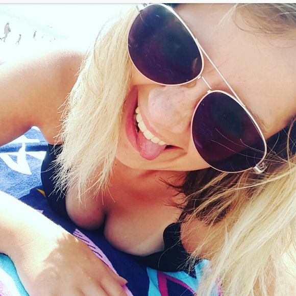 Meet your Posher, Alison - Picture 1 of 1